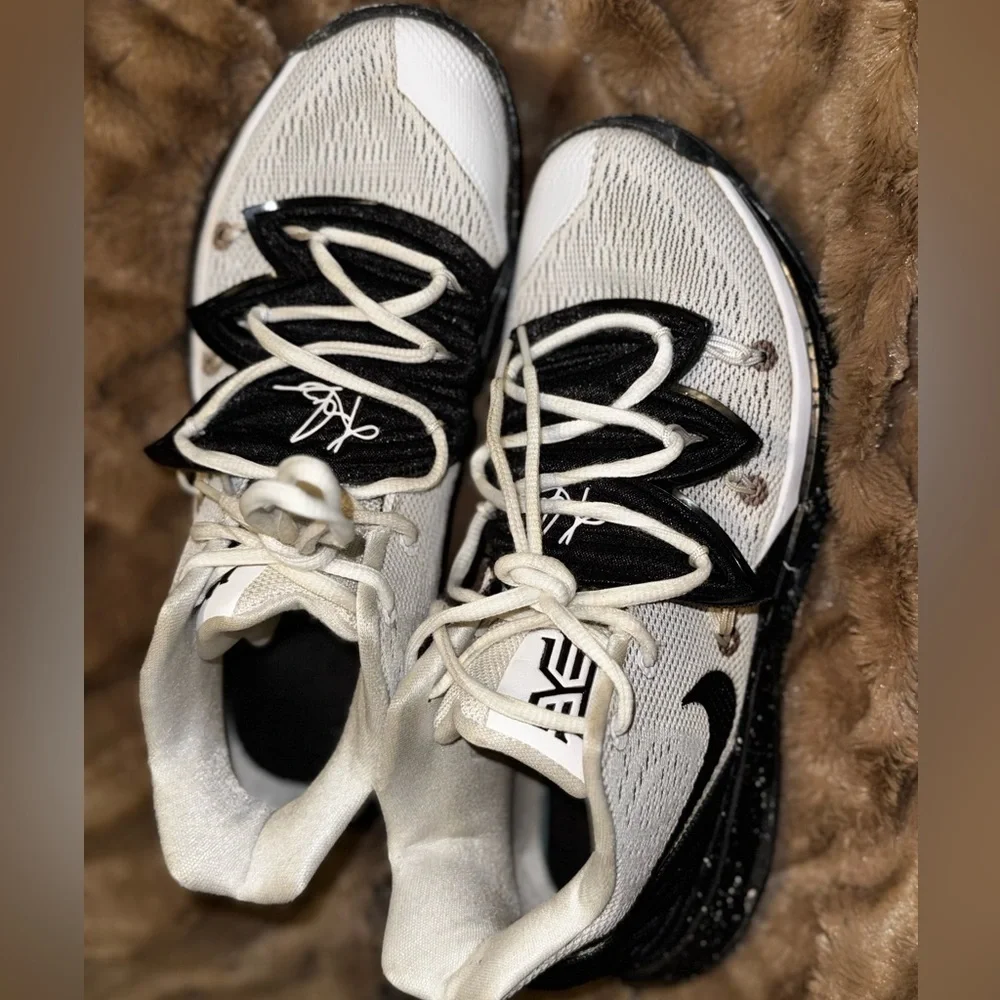 Nike Kyrie 5 Oreo - AO2918-100 Men’s US 8